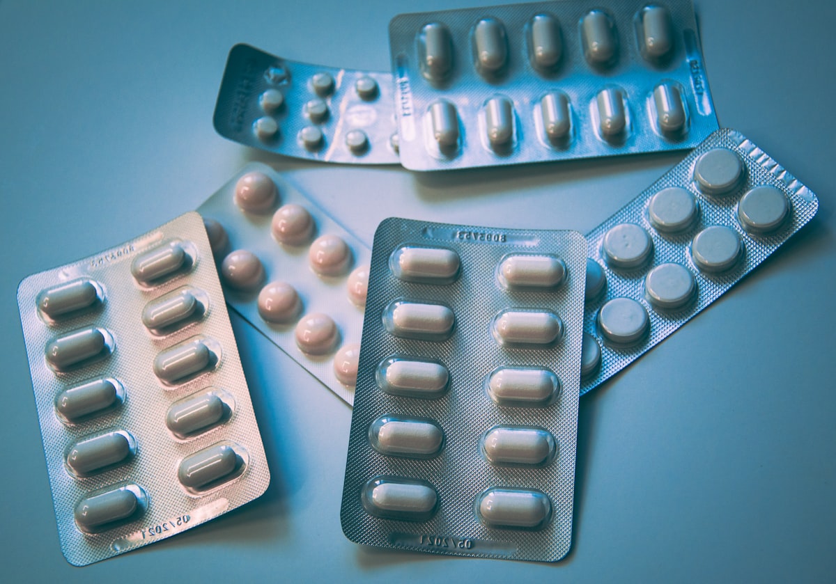 Supplement products showing labels and certifications that drive conversion